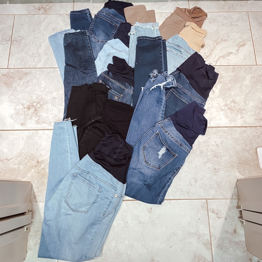 Maternity jeans lot